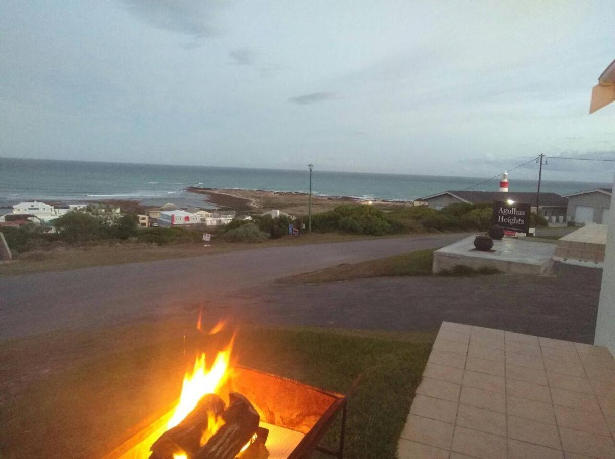 Agulhas Heights Self-Catering Cottages ภายนอก รูปภาพ