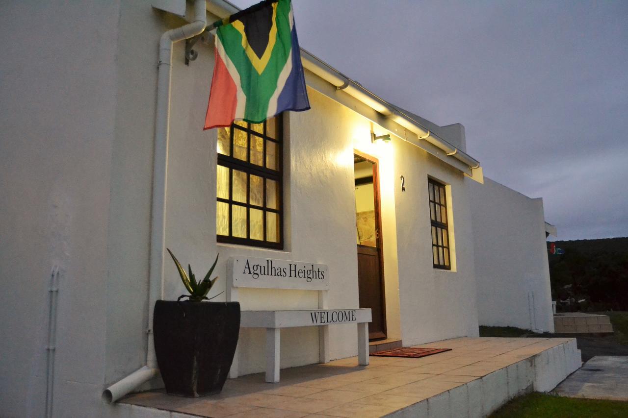 Agulhas Heights Self-Catering Cottages ภายนอก รูปภาพ