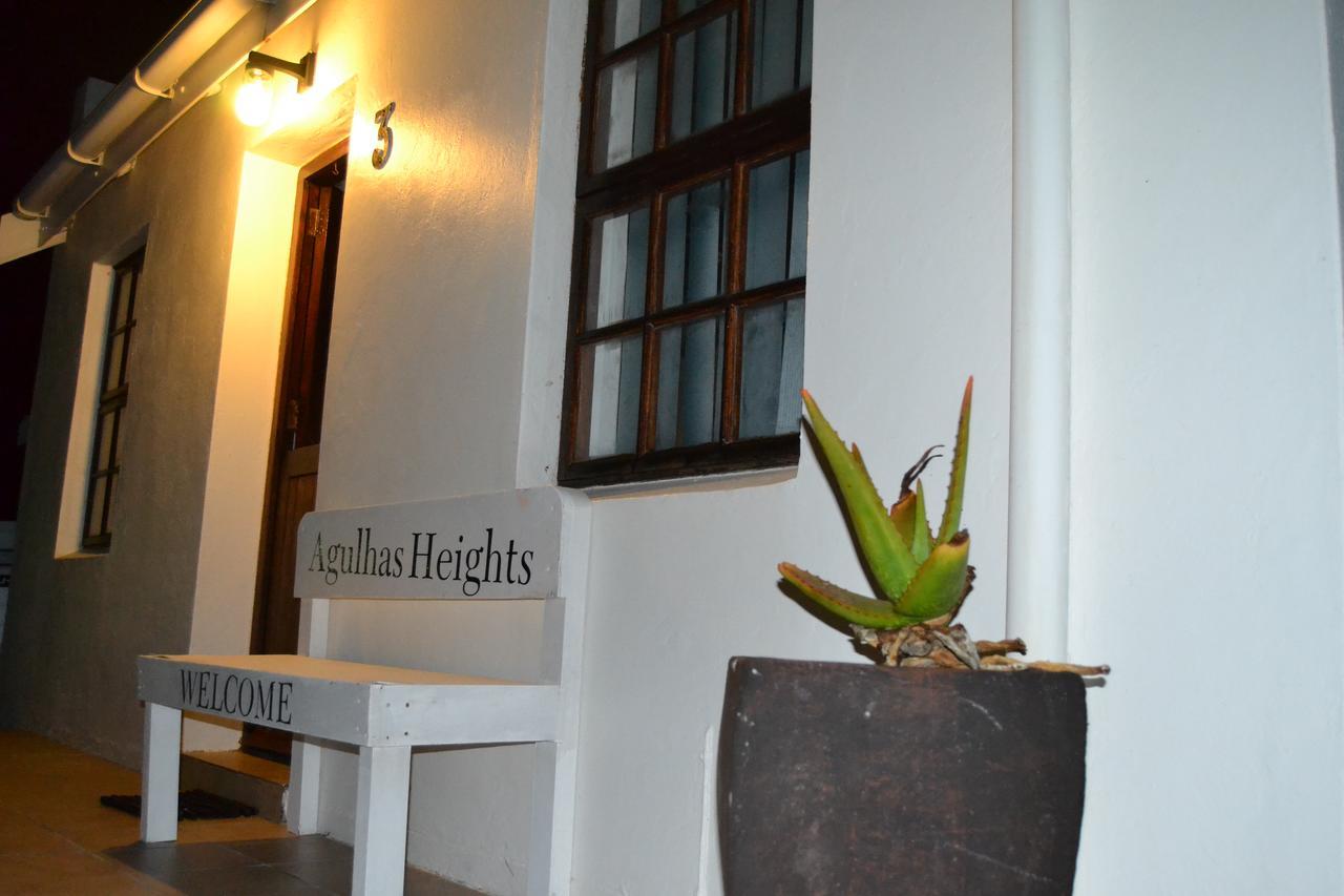Agulhas Heights Self-Catering Cottages ภายนอก รูปภาพ